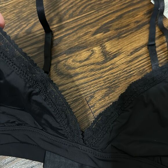 NWT Aerie Black Bralette w/ Lace Trim - Size Medium - Picture 2 of 8